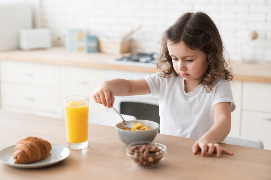 Cómo de saudables son los desayunos y meriendas de tus hijos